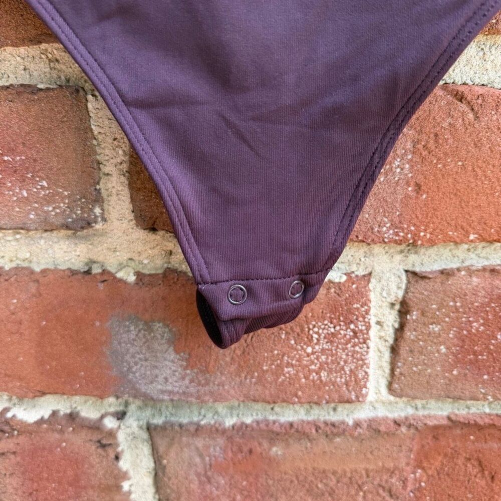 Babaton Contour Square Neck Short Sleeve Bodysuit Burgundy large NEW - Picture 6 of 9